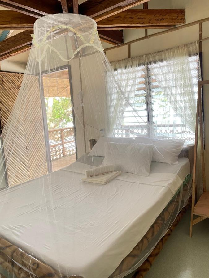 Borbon'S Treehouse By The Sea Bed & Breakfast Mambajao Luaran gambar
