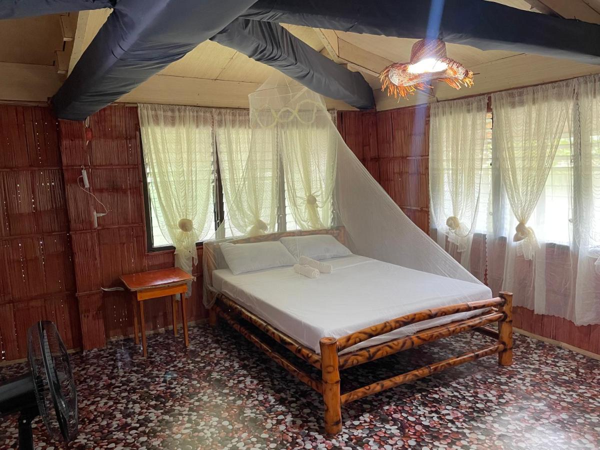 Borbon'S Treehouse By The Sea Bed & Breakfast Mambajao Luaran gambar