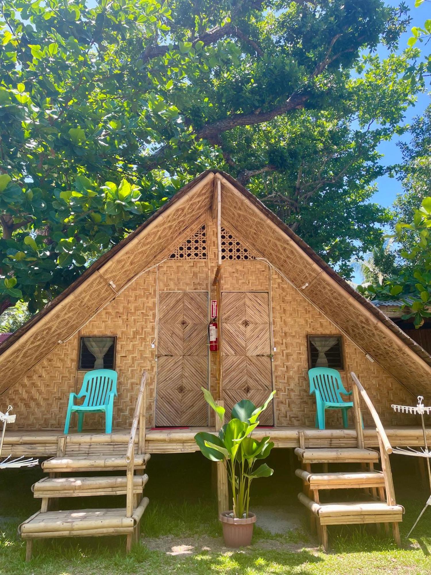 Borbon'S Treehouse By The Sea Bed & Breakfast Mambajao Luaran gambar